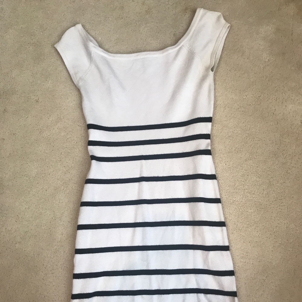 BEBE OFF THE SHOULDER BODYCON DRESS